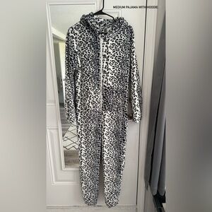 Medium pajam with hoodie